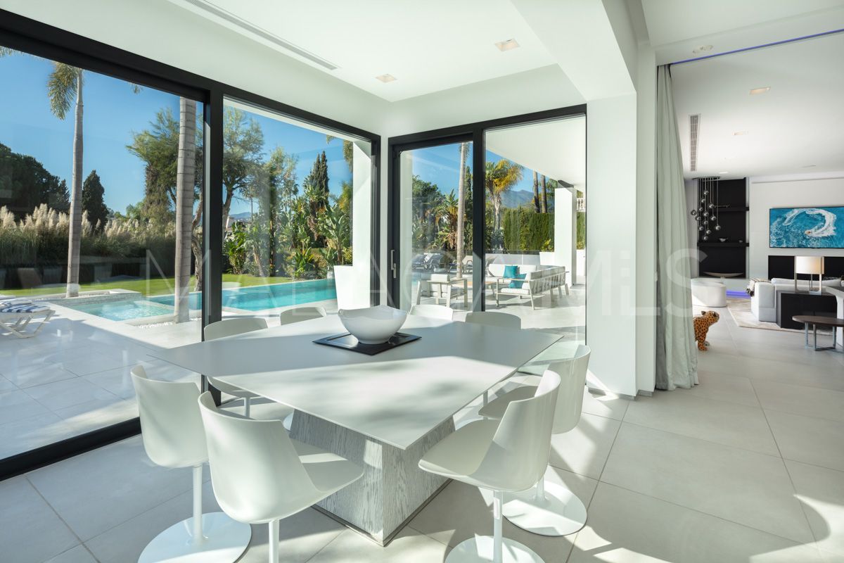 5 bedrooms villa in Aloha for sale