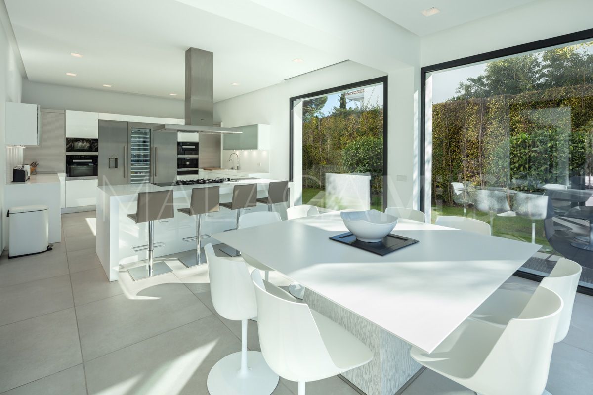 5 bedrooms villa in Aloha for sale