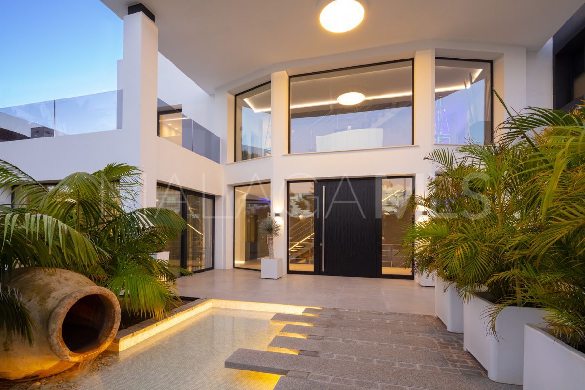 5 bedrooms villa in Aloha for sale