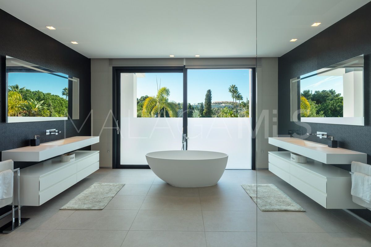 5 bedrooms villa in Aloha for sale