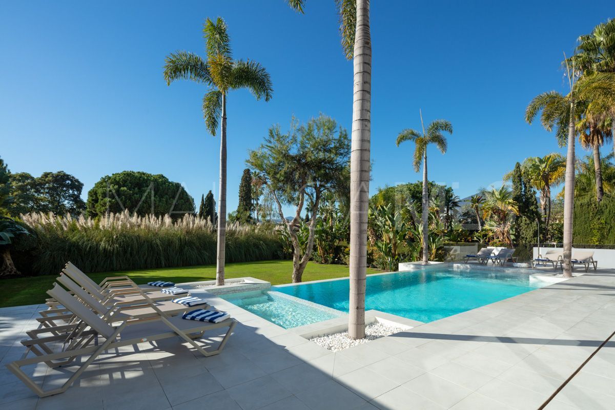 5 bedrooms villa in Aloha for sale