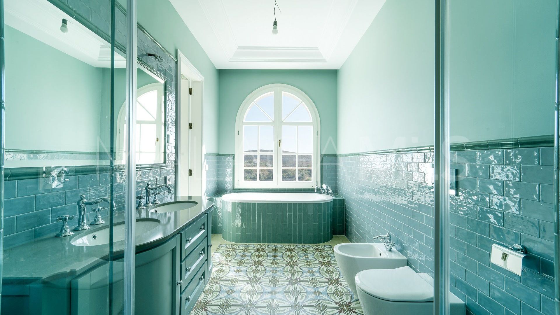 Villa for sale in Benahavis