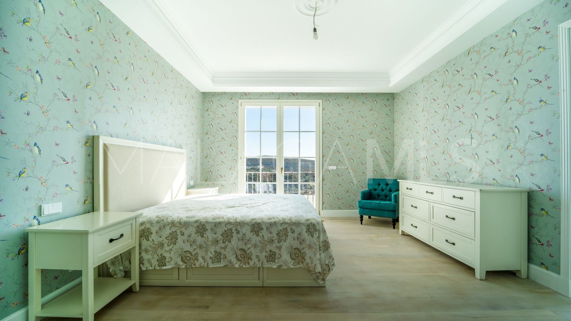 Villa for sale in Benahavis