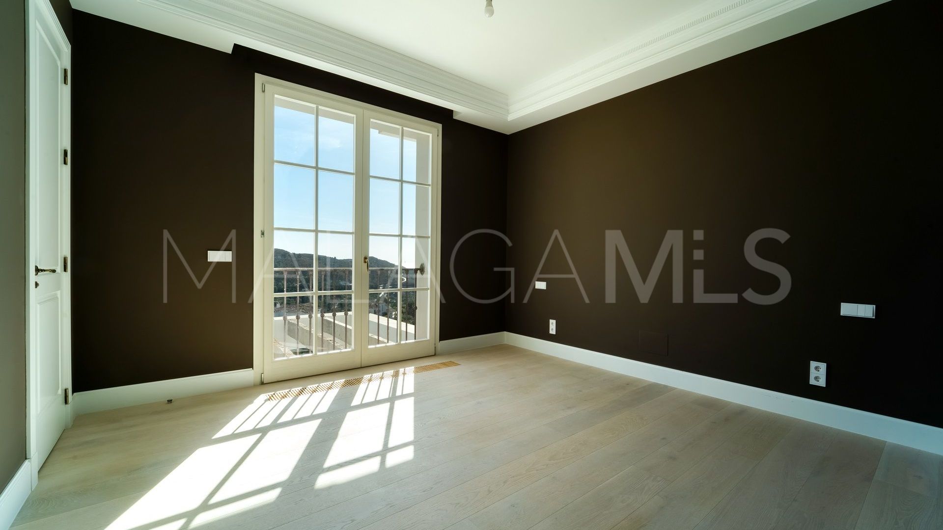 Villa for sale in Benahavis