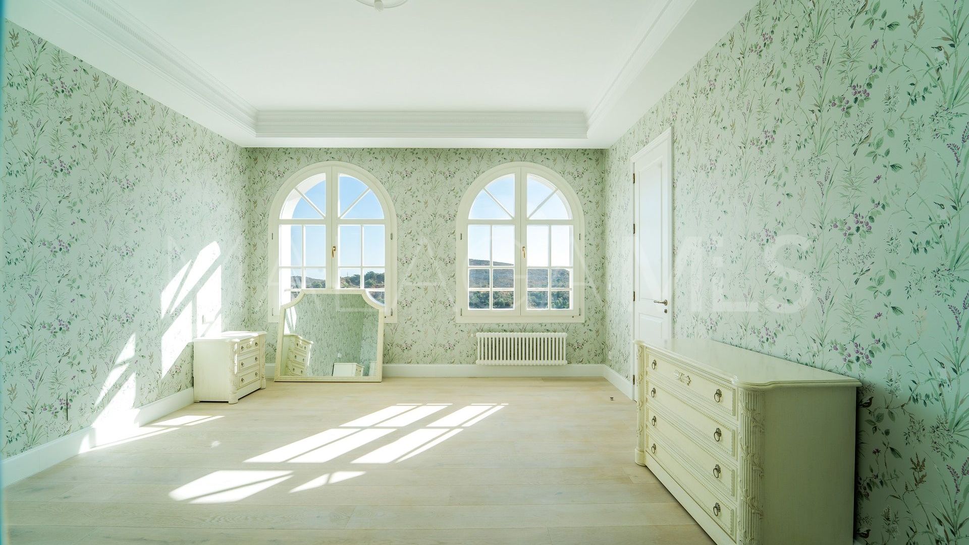 Villa for sale in Benahavis