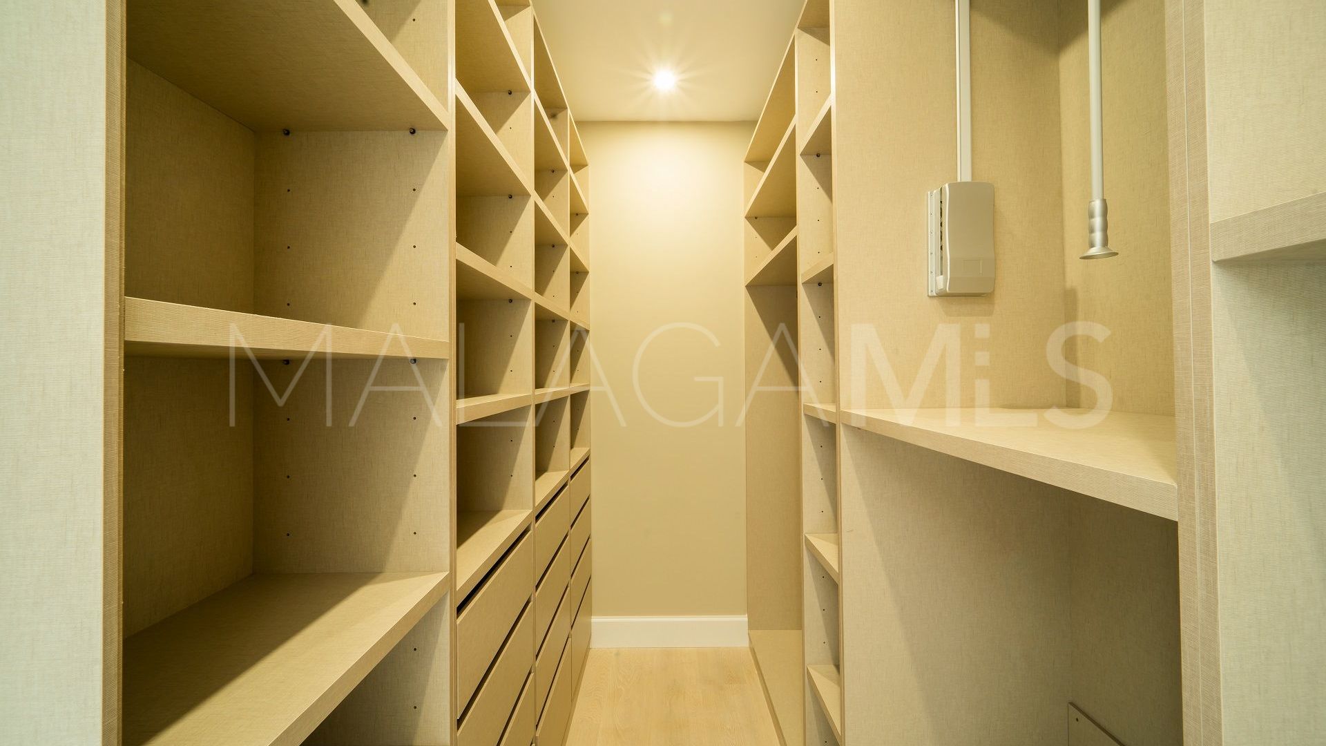 Villa for sale in Benahavis