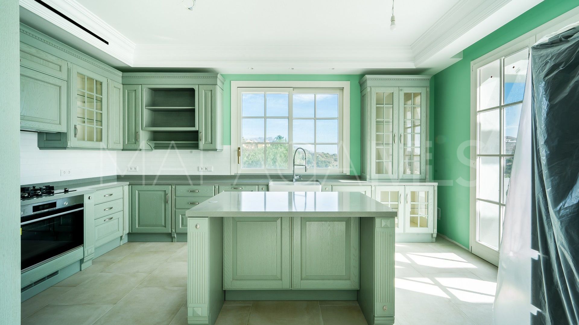 Villa for sale in Benahavis