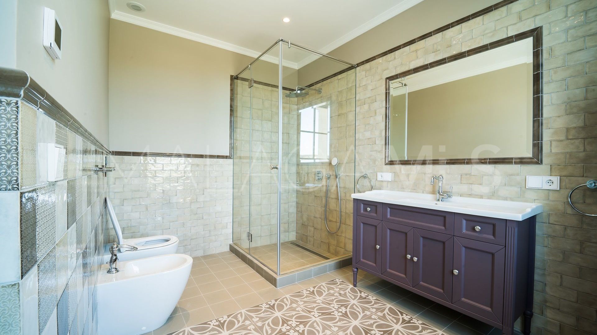 Villa for sale in Benahavis