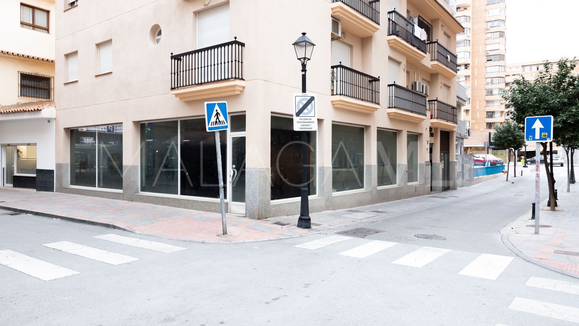 Local comercial a la venta in Fuengirola Puerto