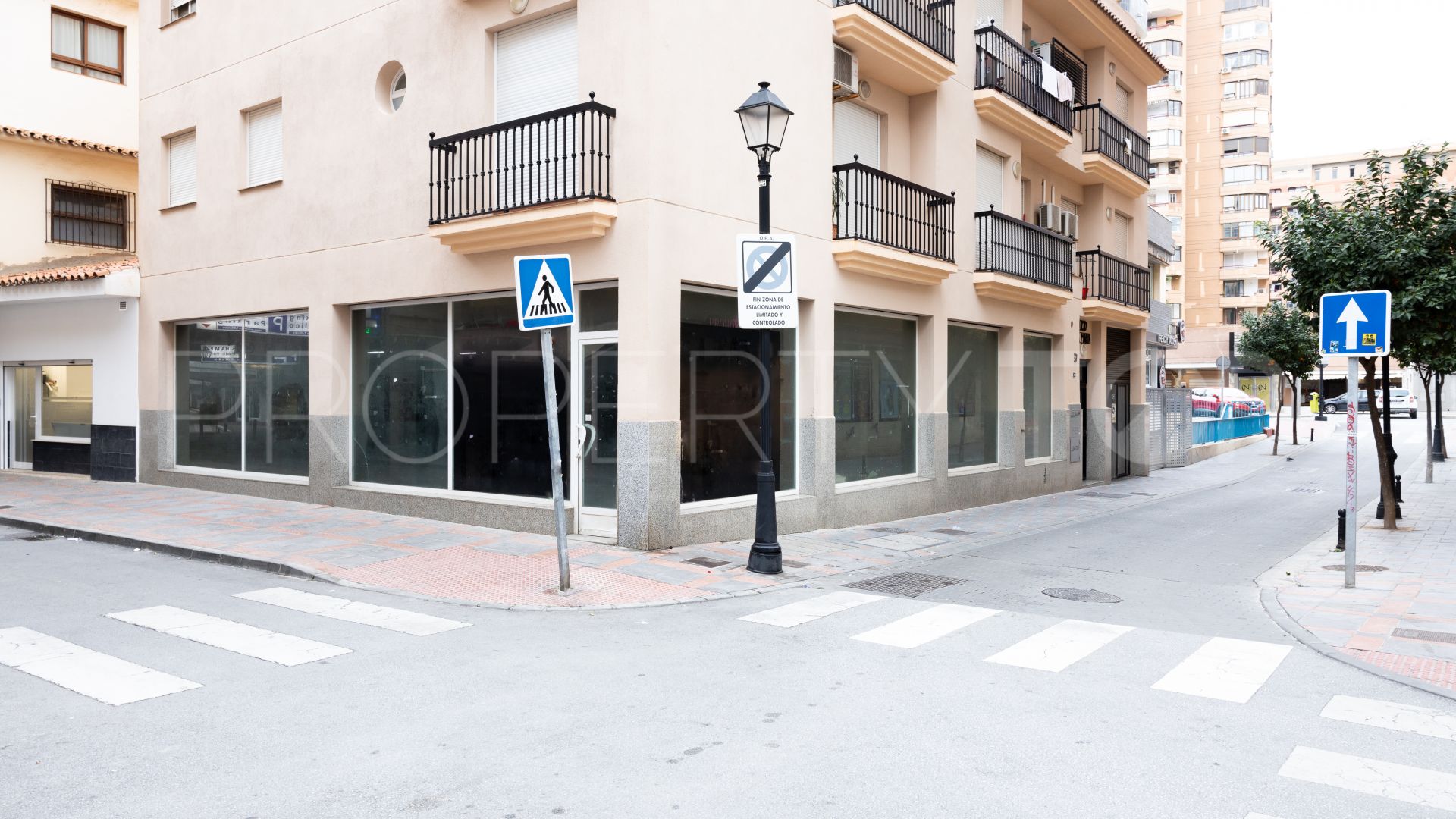 For sale Fuengirola Puerto commercial premises