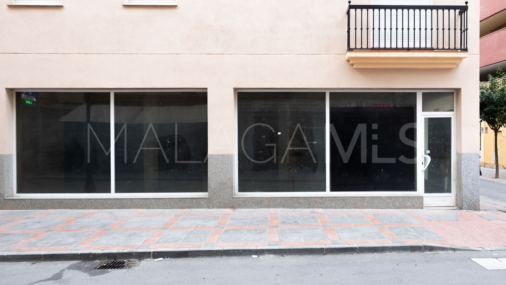 Local comercial a la venta in Fuengirola Puerto