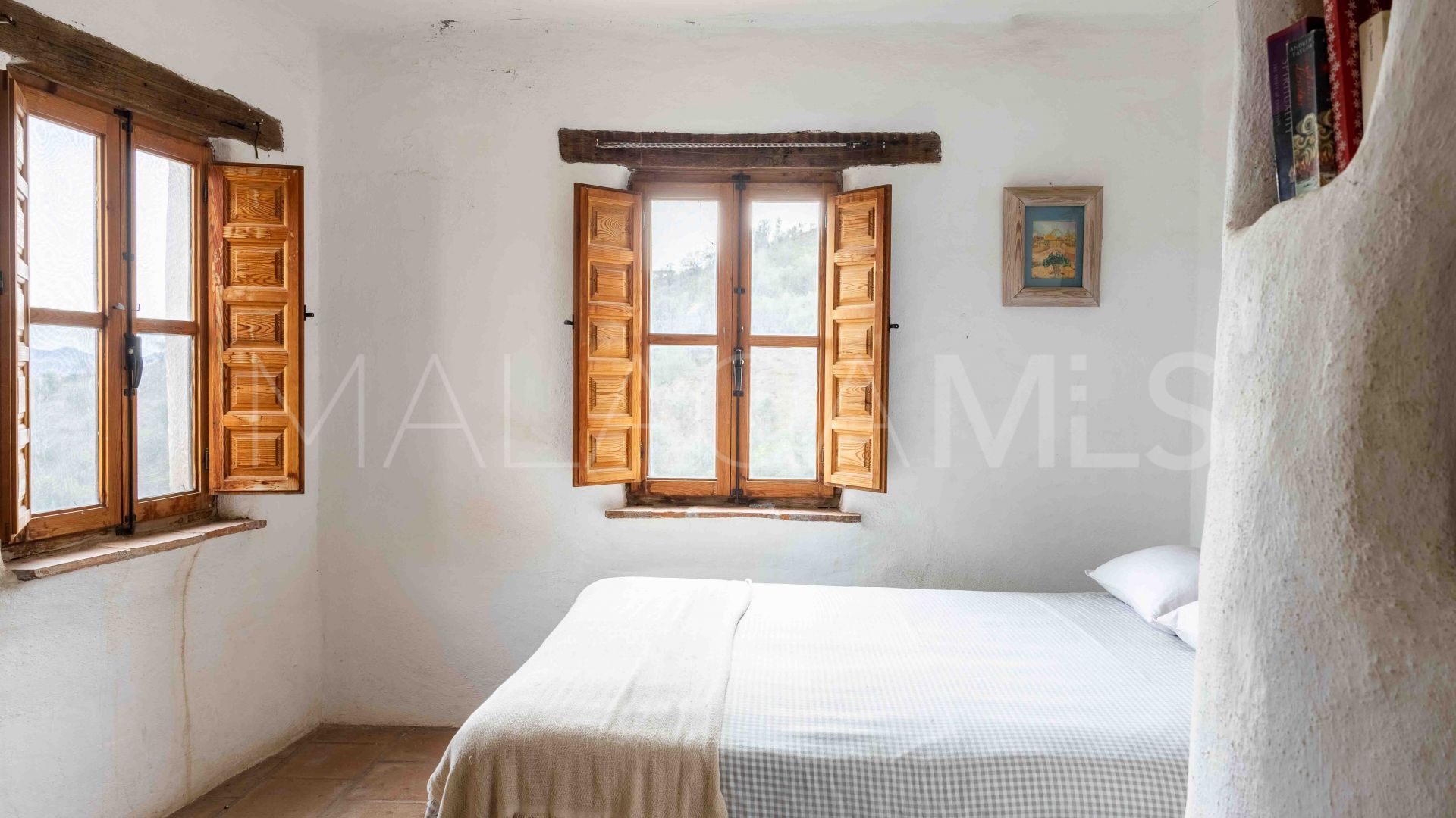 Buy edificio singular de 31 bedrooms in Viñuela