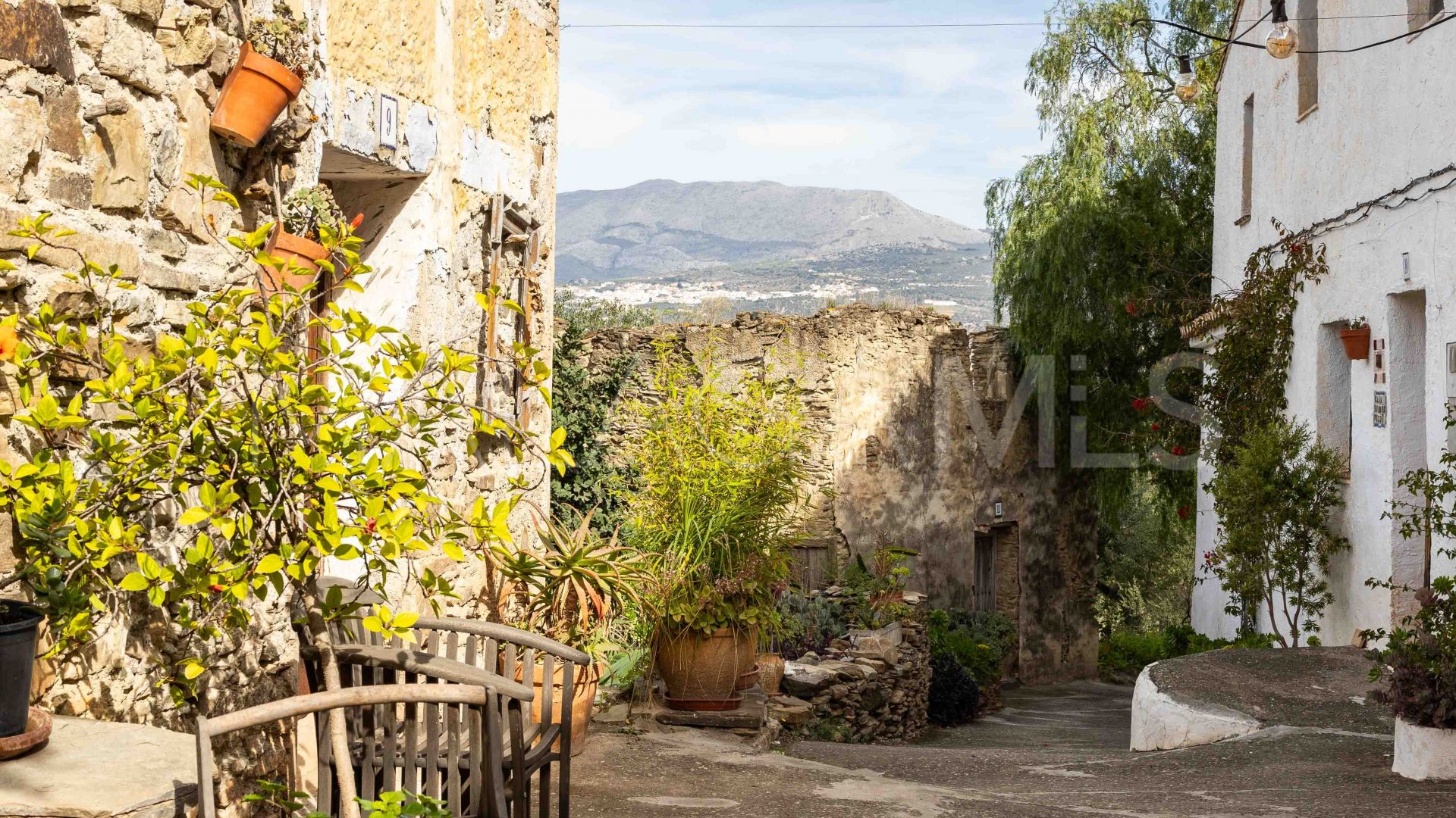 Buy 31 bedrooms unique building in Viñuela