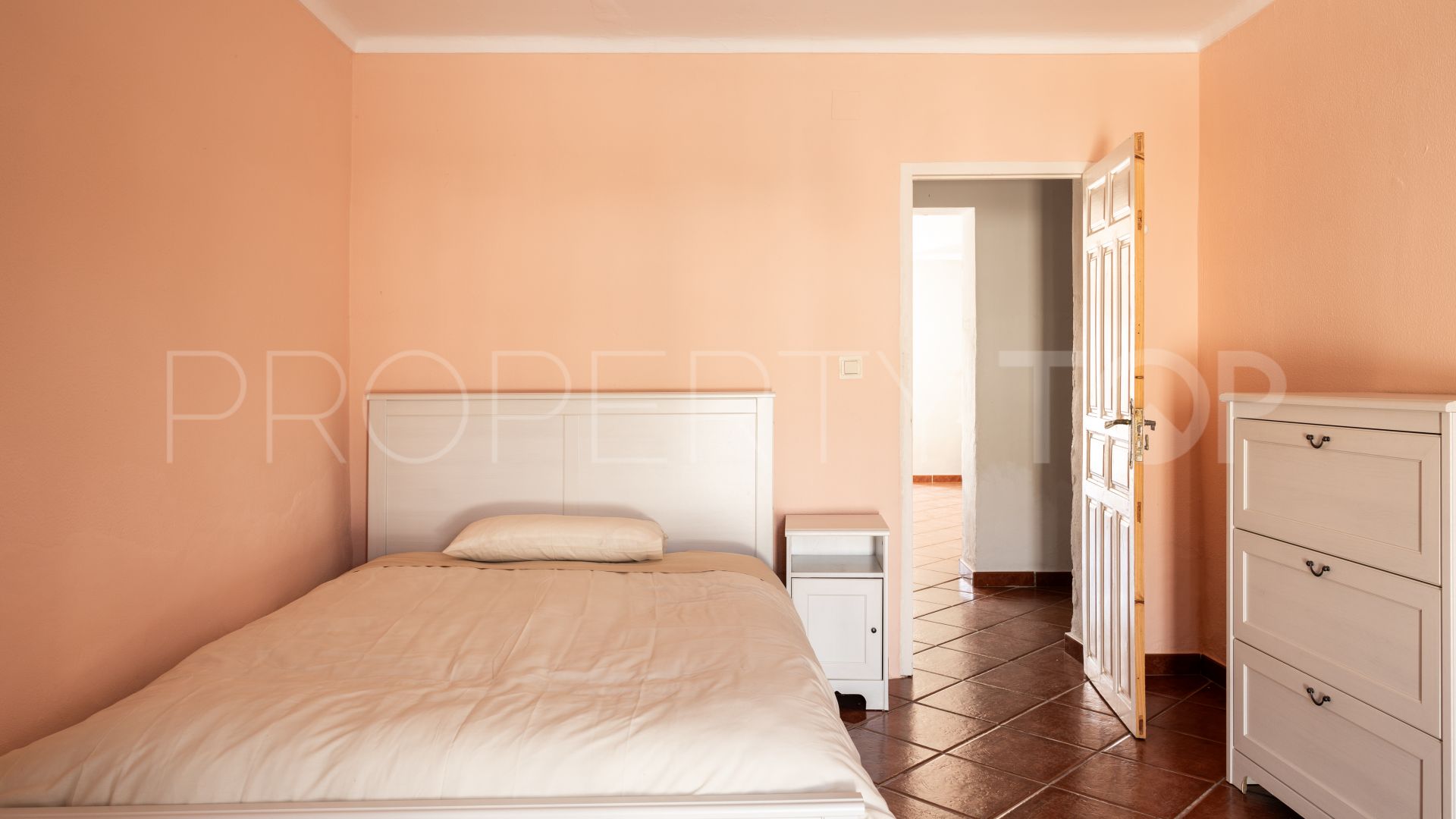 Buy Competa villa with 5 bedrooms