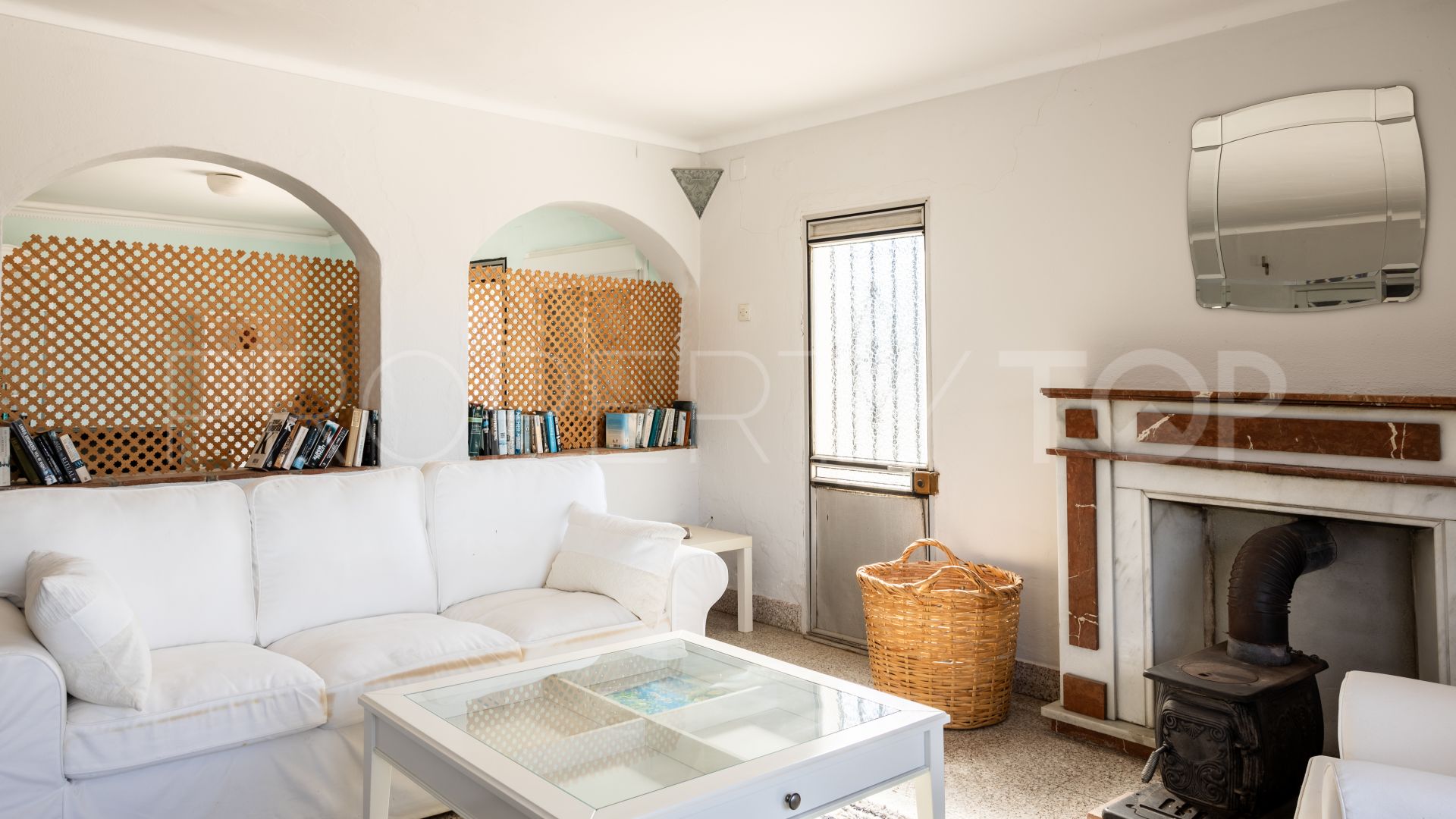 Buy Competa villa with 5 bedrooms