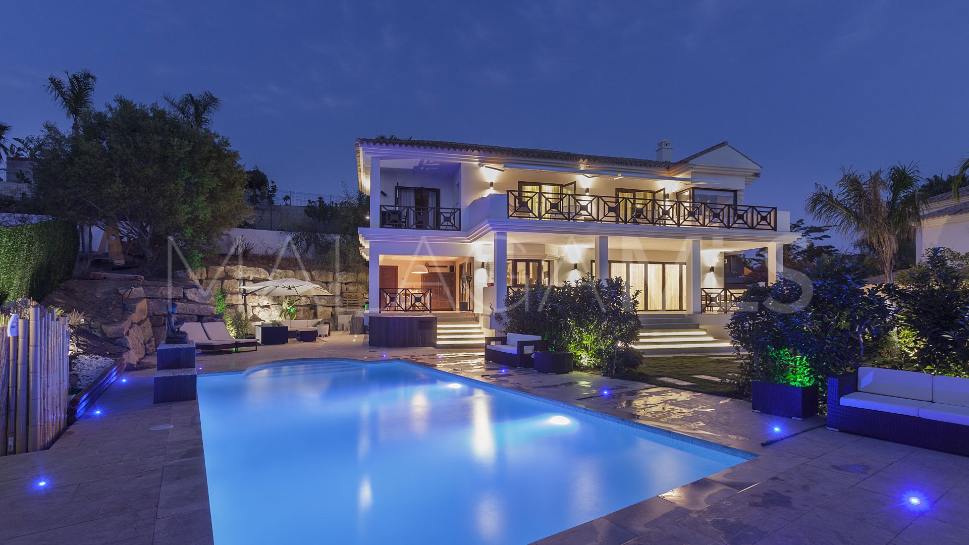 For sale villa with 6 bedrooms in Los Naranjos