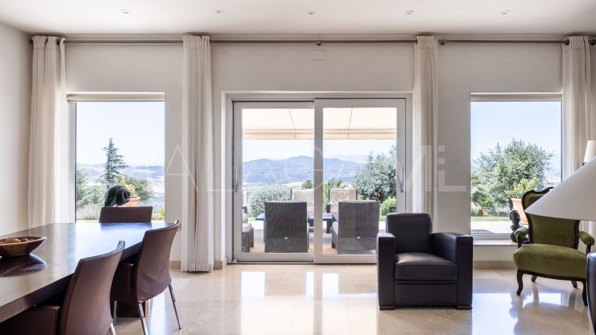 Villa for sale in Antequera