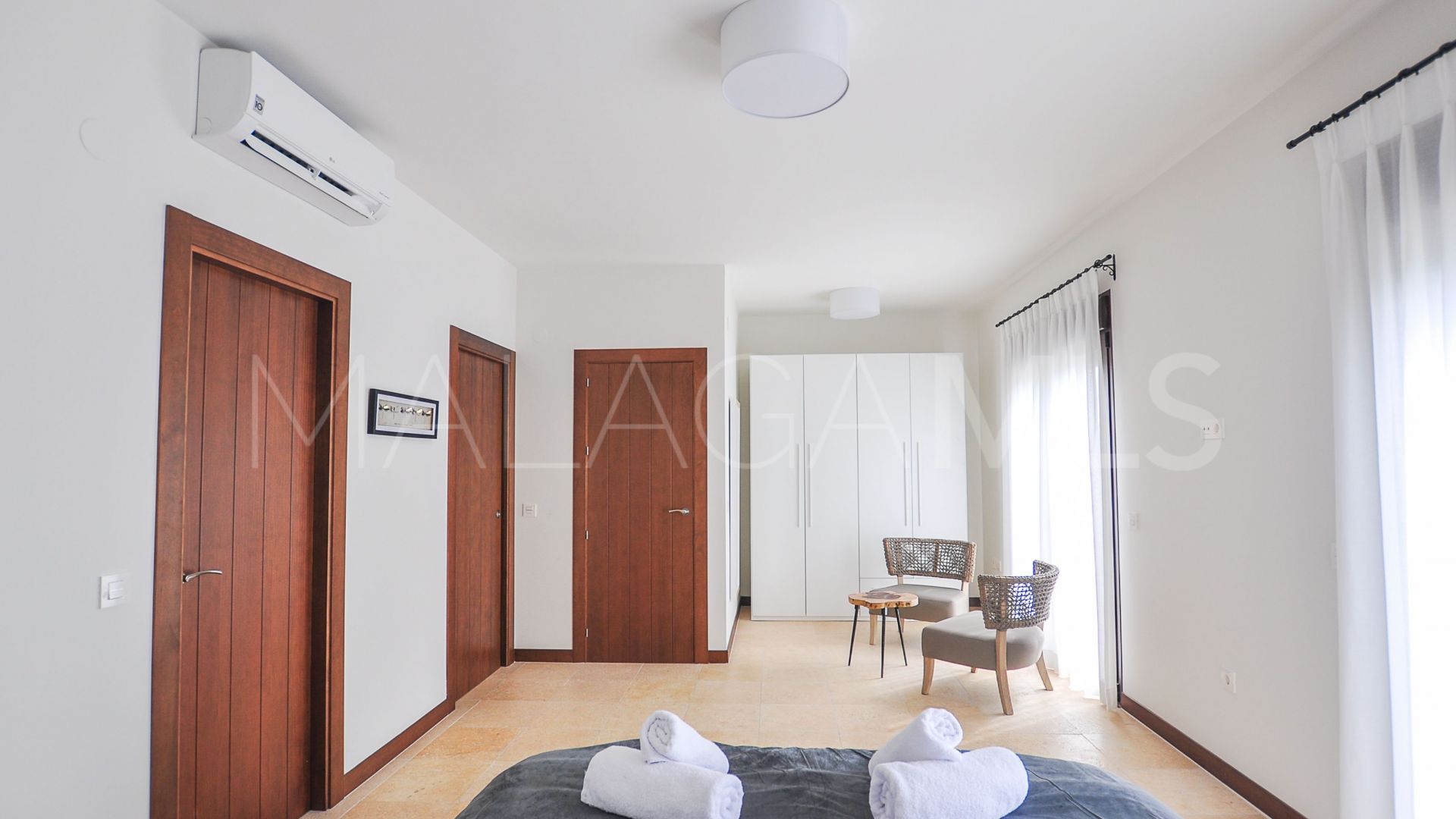 Villa for sale in Alora with 4 bedrooms