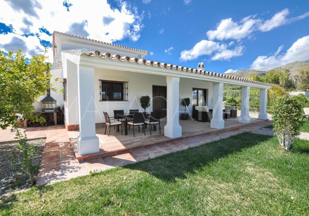 Villa for sale in Alora with 4 bedrooms