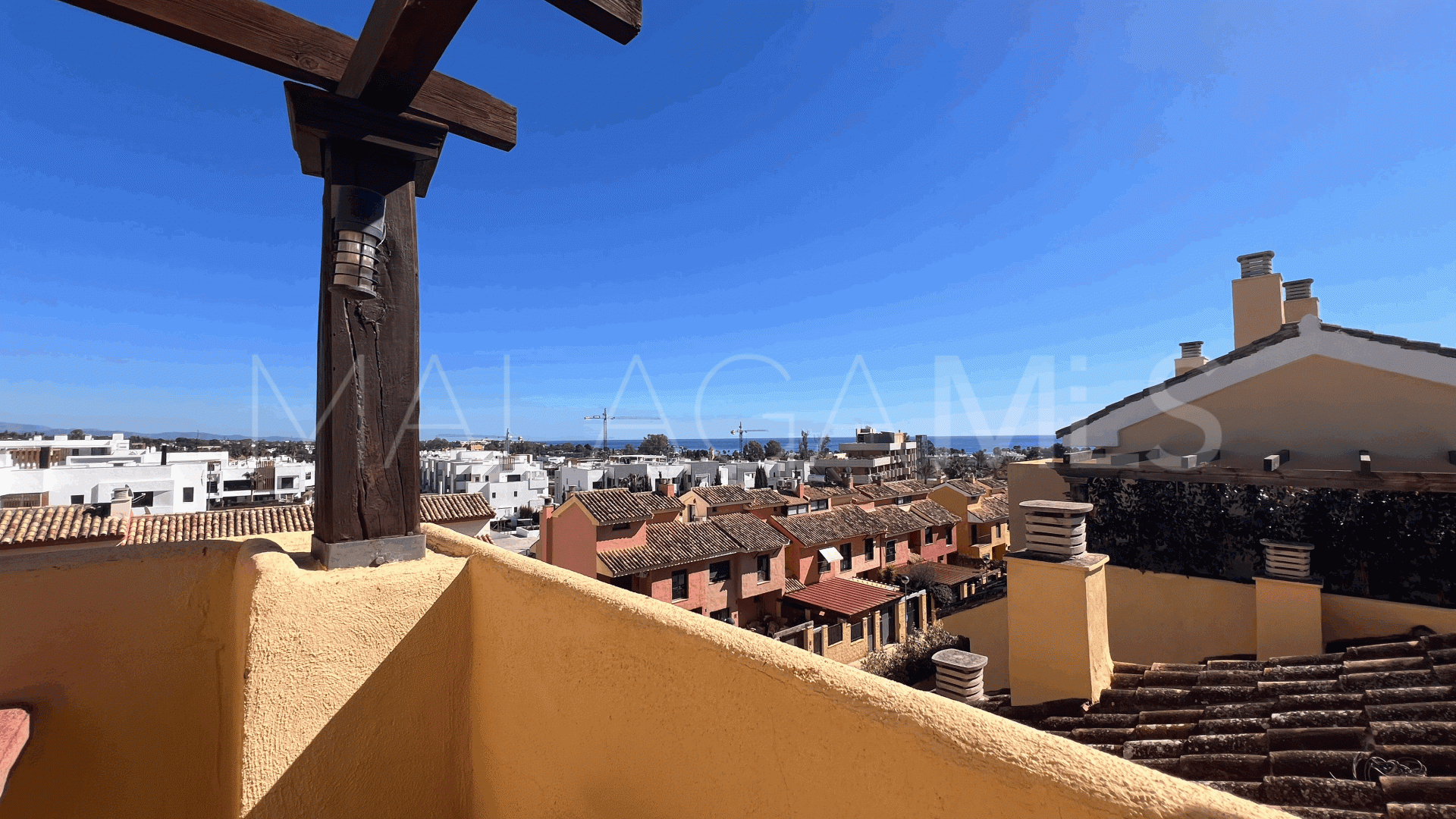 Zweistöckiges penthouse for sale in Estepona Ost