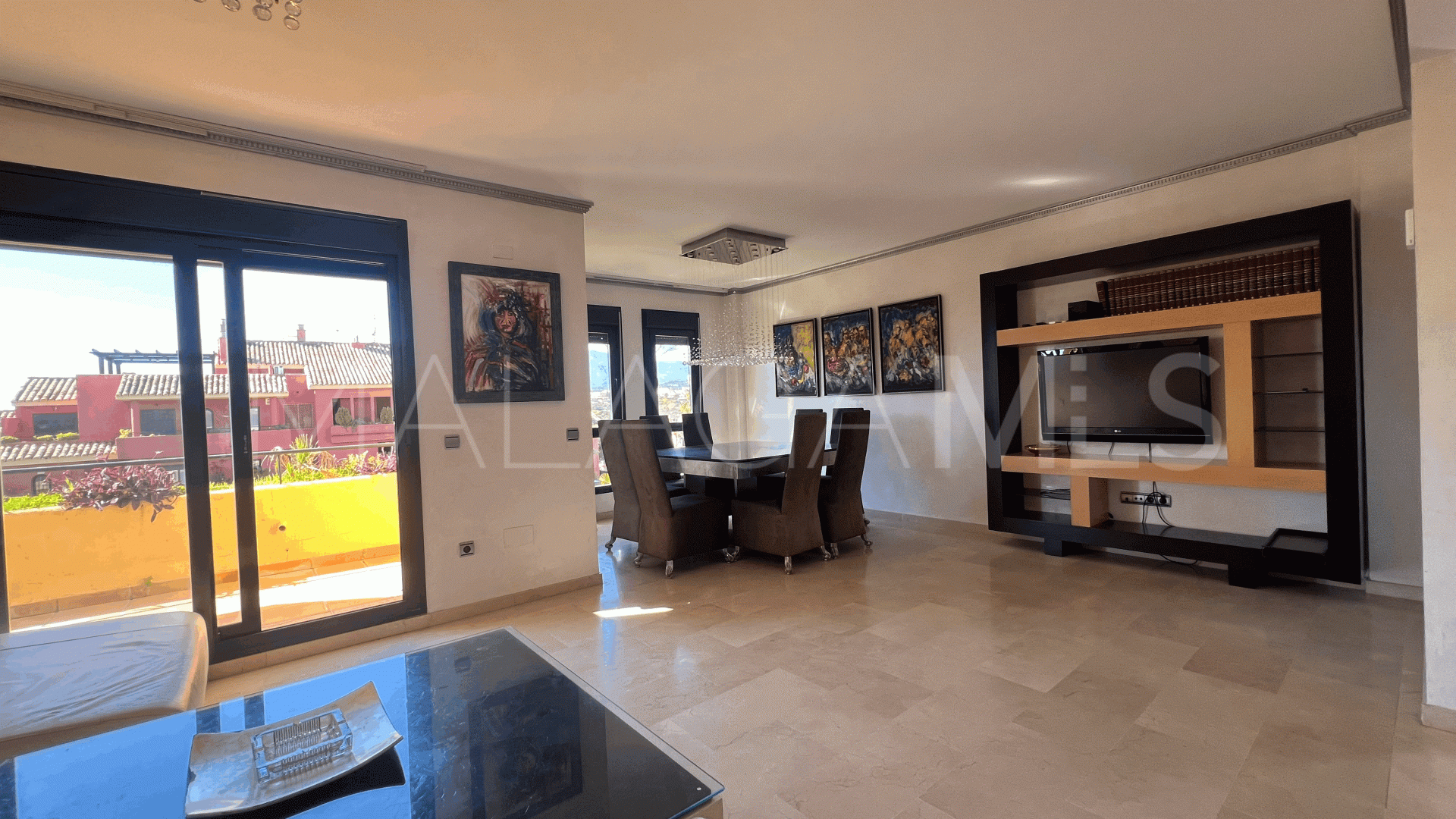 Buy duplex penthouse with 4 bedrooms in Estepona East