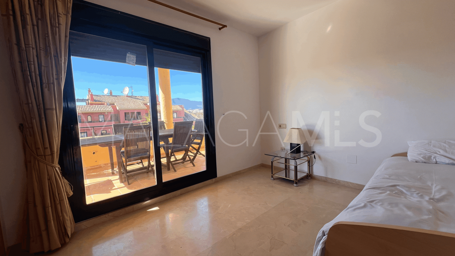 Buy duplex penthouse with 4 bedrooms in Estepona East