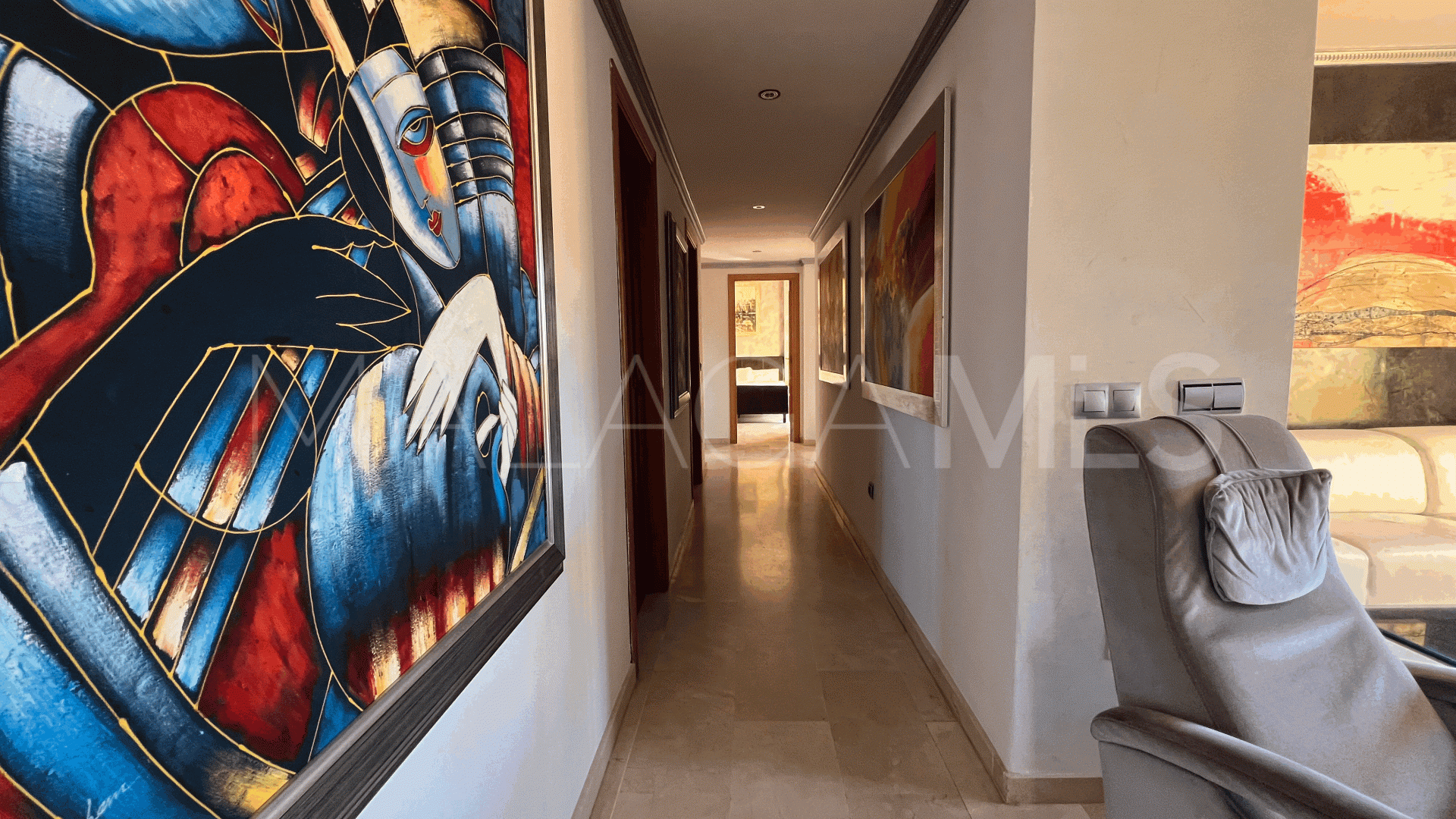 Buy duplex penthouse with 4 bedrooms in Estepona East