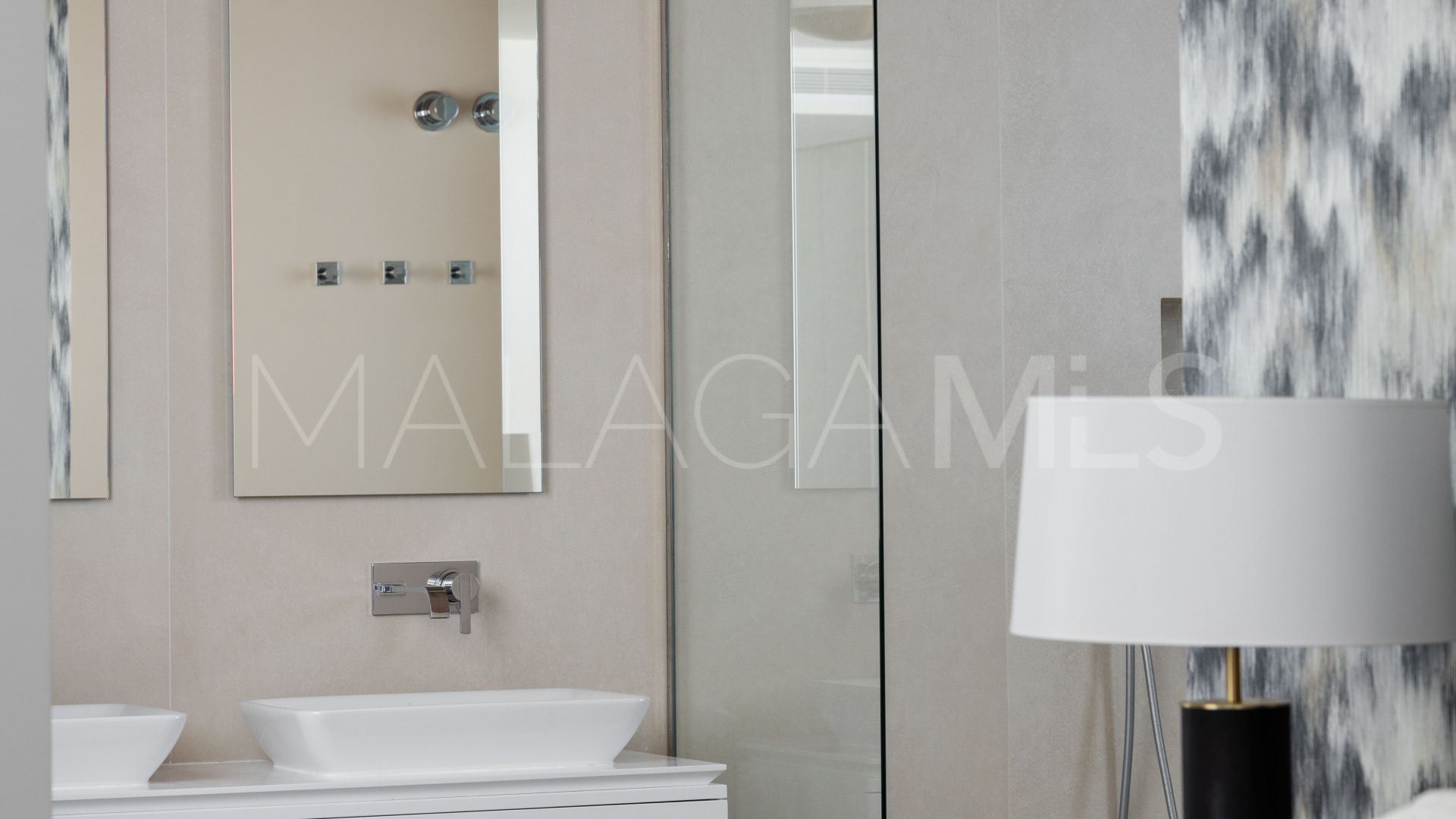 Lägenhet for sale in 9 Lions Residences