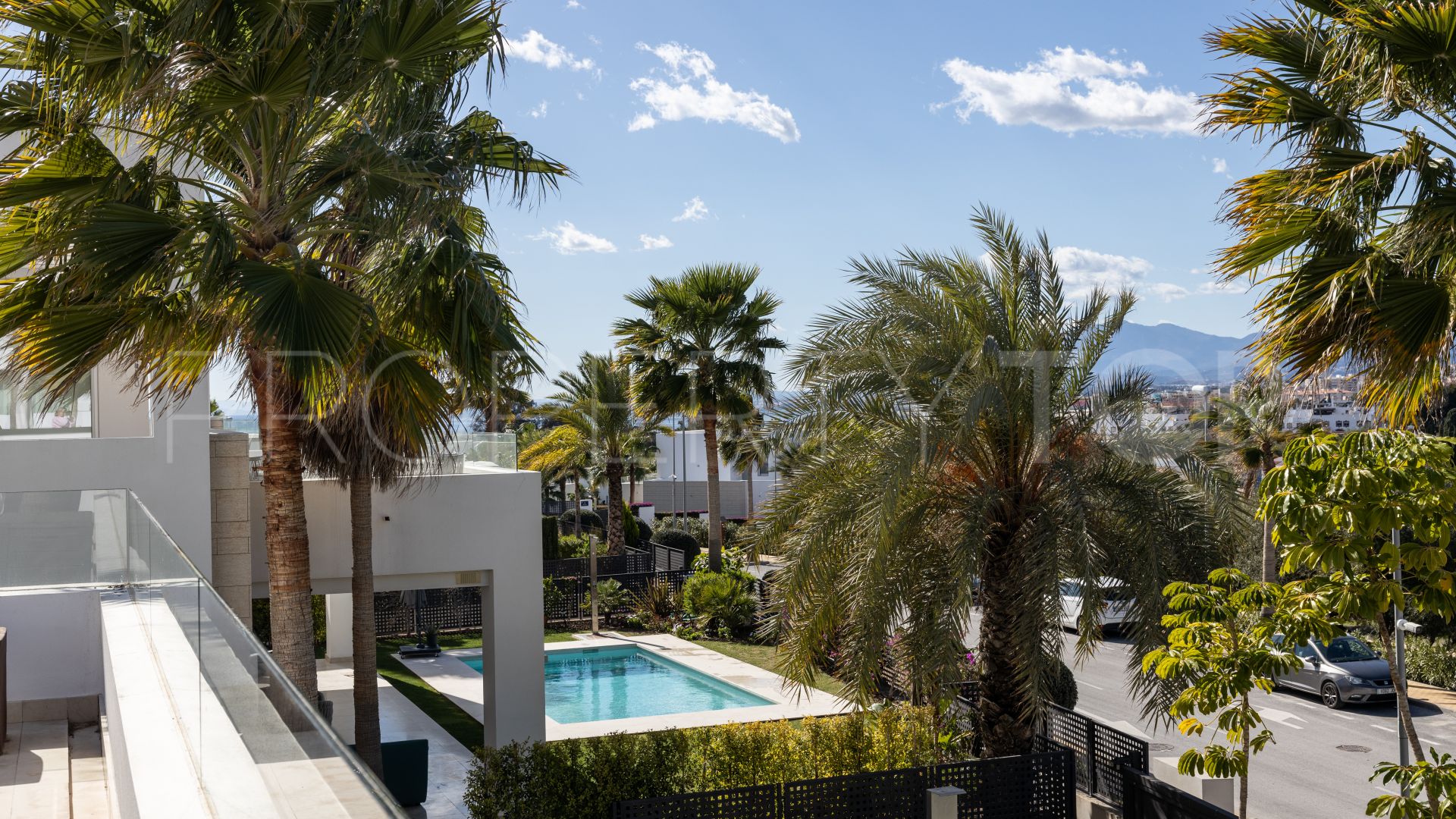 Se vende villa en La Finca de Marbella de 3 dormitorios