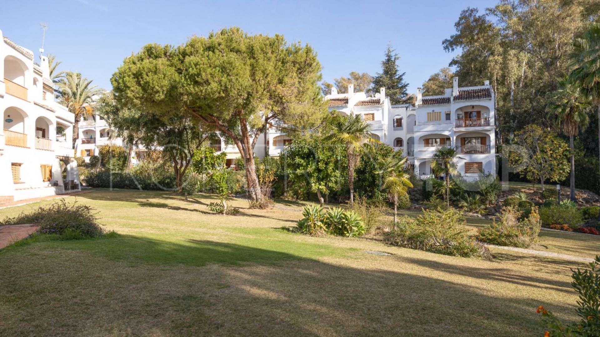 Villa en venta de 3 dormitorios en Nueva Andalucia