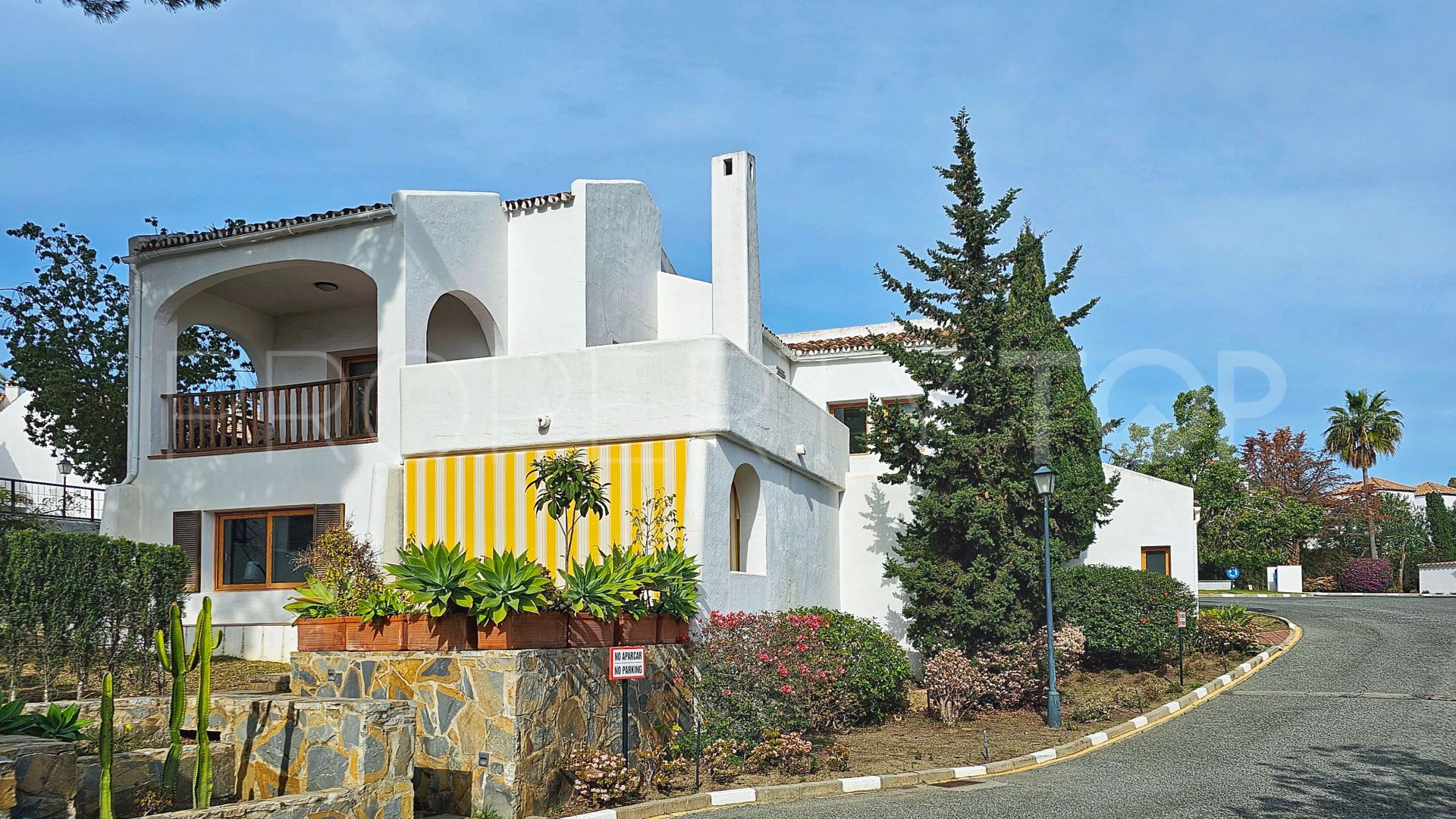 For sale 3 bedrooms villa in Nueva Andalucia