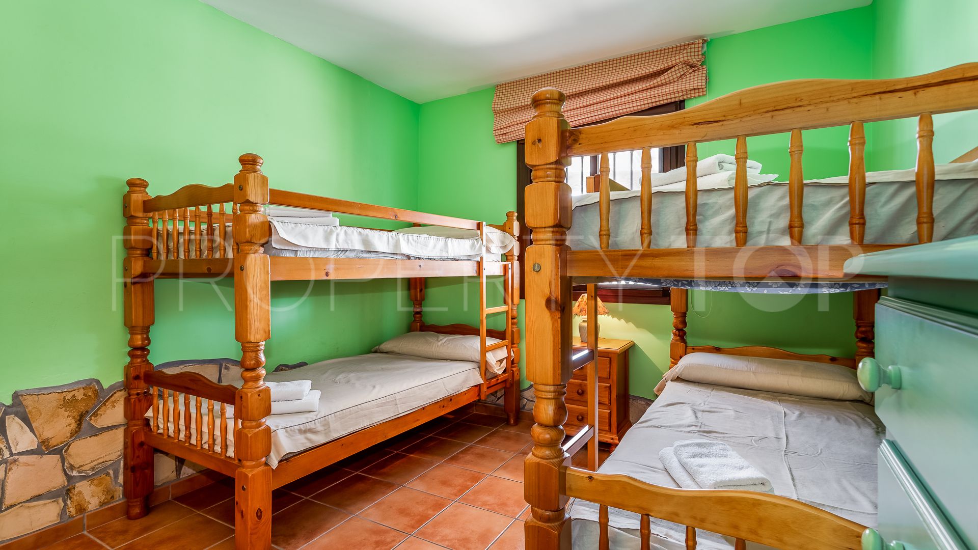 Altos de Estepona, villa con 6 dormitorios a la venta