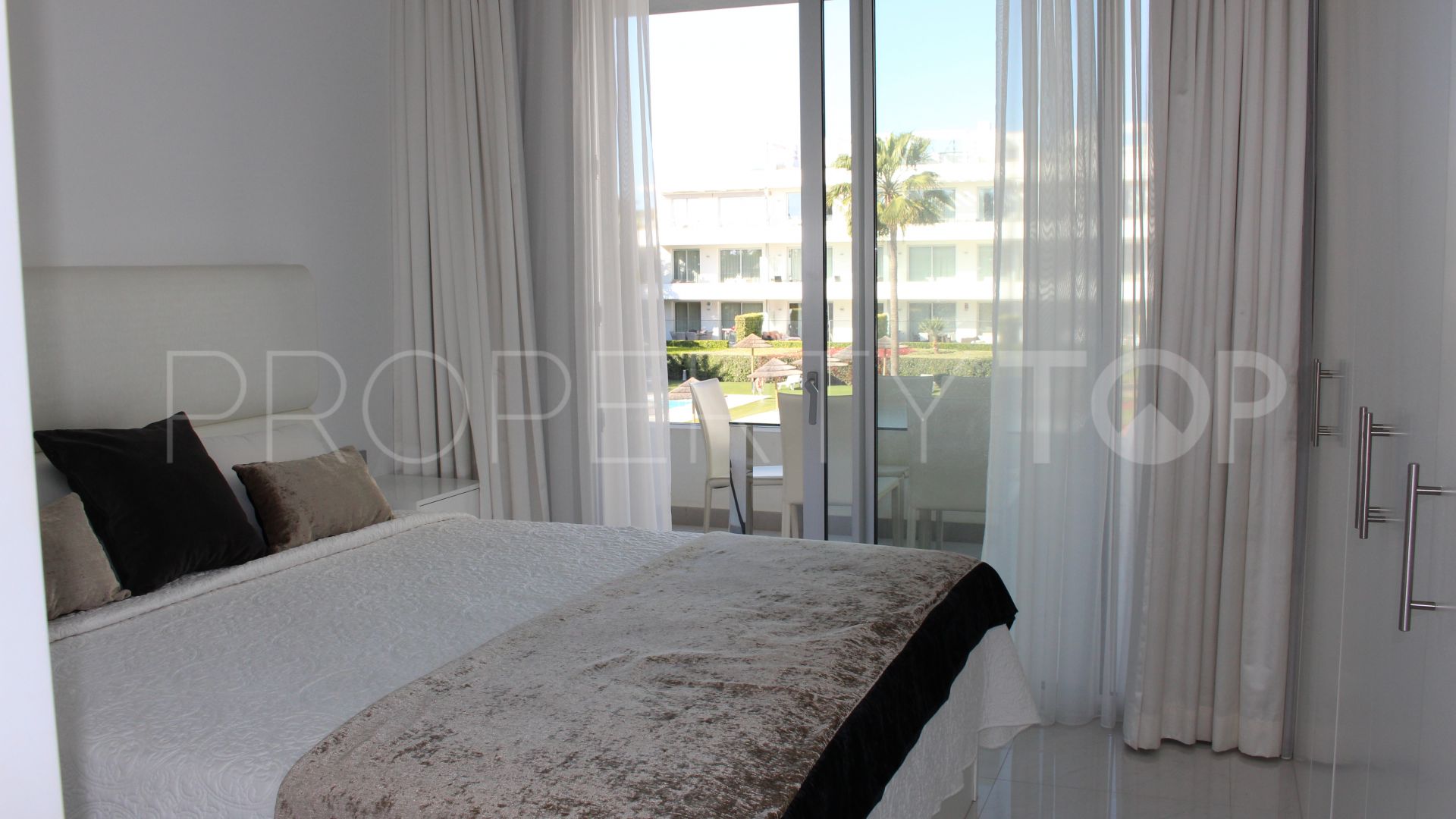 4 bedrooms apartment in Belaire for sale