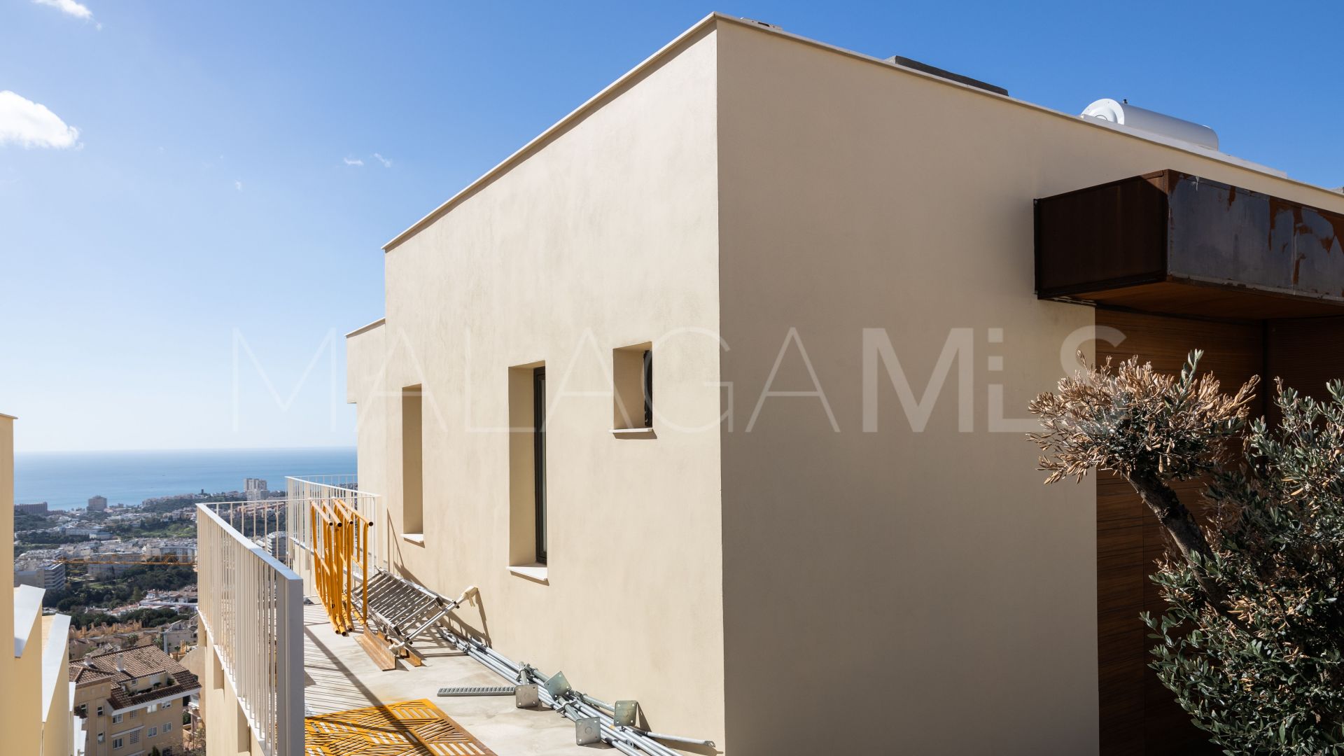 Villa for sale in Benalmadena