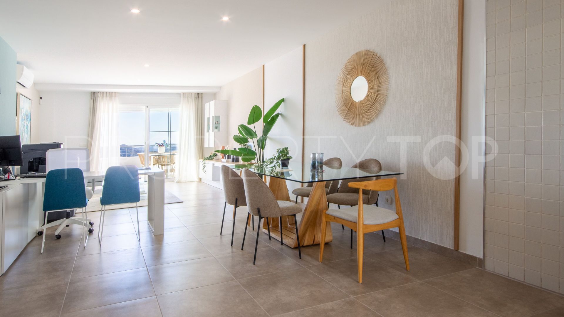 Apartamento con 2 dormitorios a la venta en Cerros del Lago