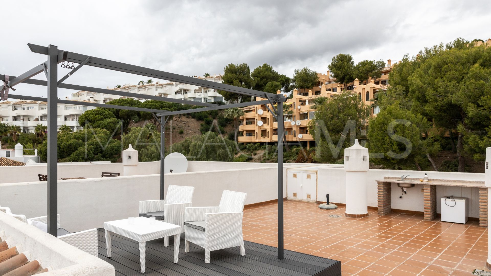 For sale penthouse in Altos de Calahonda with 2 bedrooms