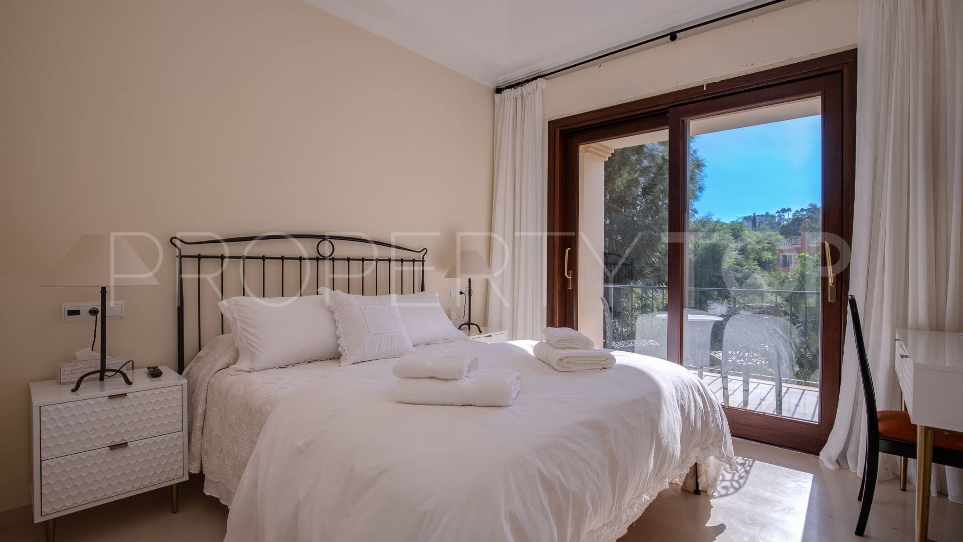 For sale 6 bedrooms villa in Los Arqueros