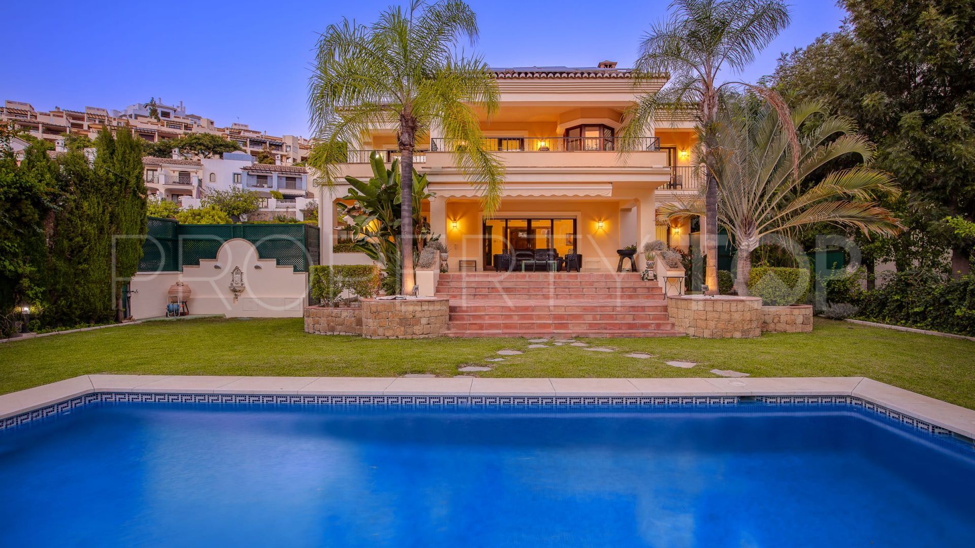 Villa en venta en Los Arqueros de 6 dormitorios