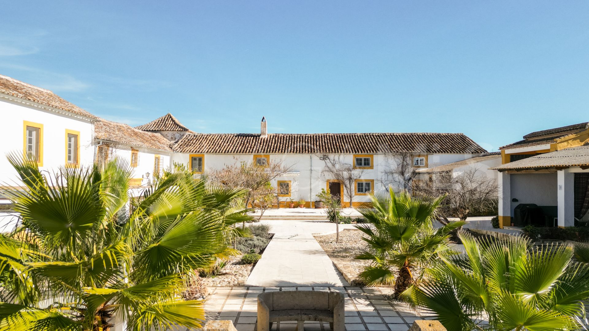 Se vende cortijo with 8 bedrooms in Antequera