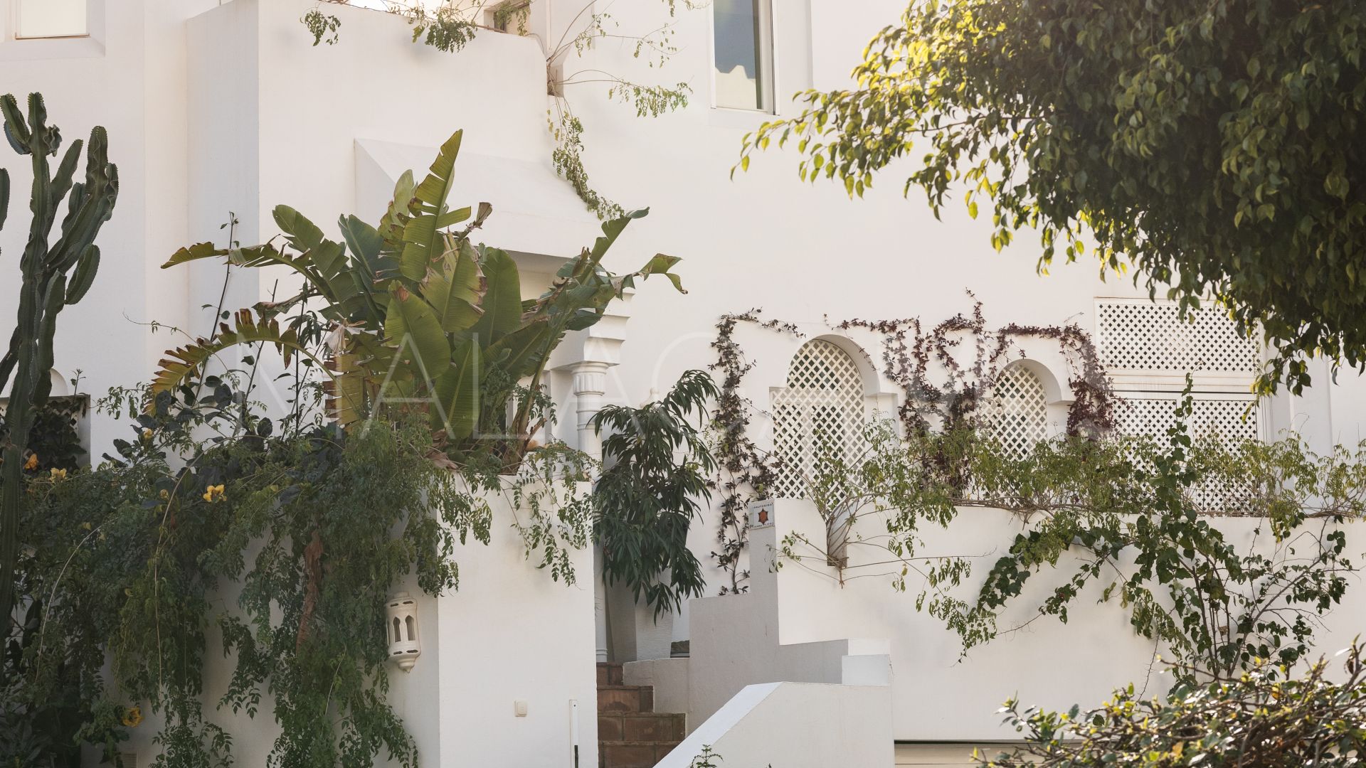 Se vende duplex with 4 bedrooms in Jardines Colgantes