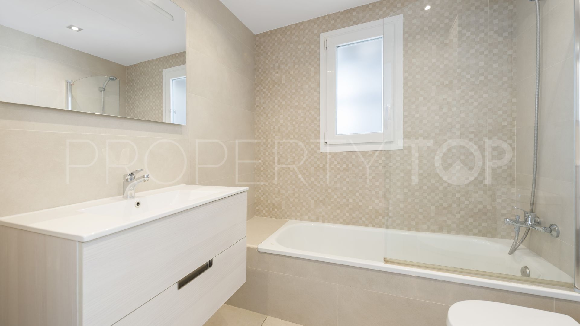 Penthouse in La Campana 2BR, 2BA, 112m², €420k