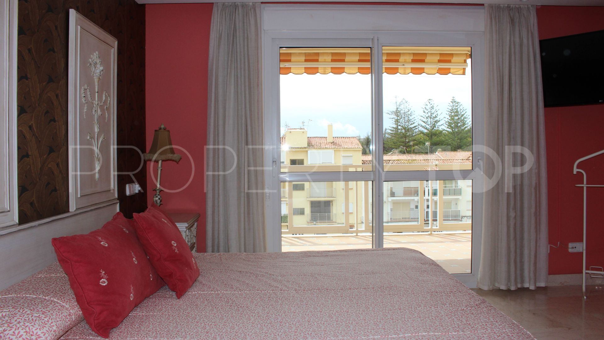 Apartamento en venta en Sabinillas con 4 dormitorios