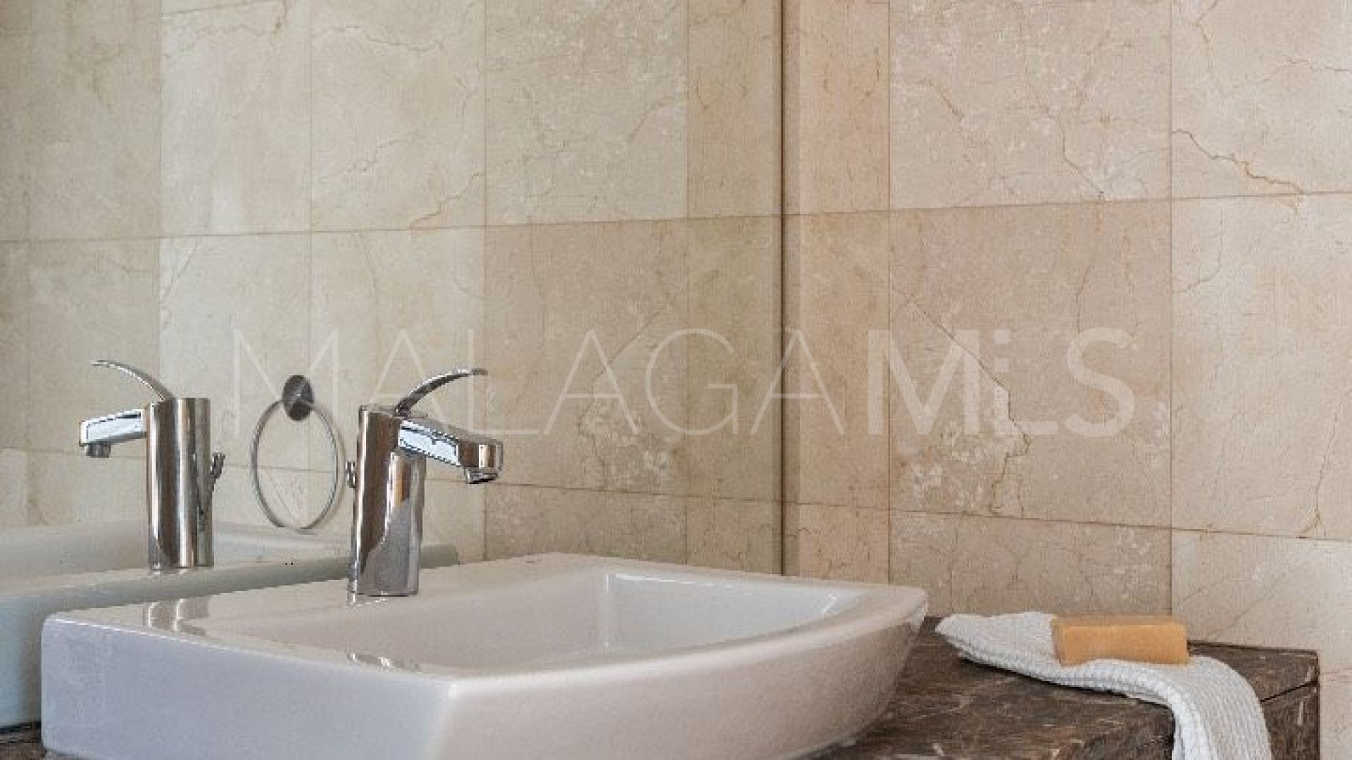 Villa for sale in Benalmadena