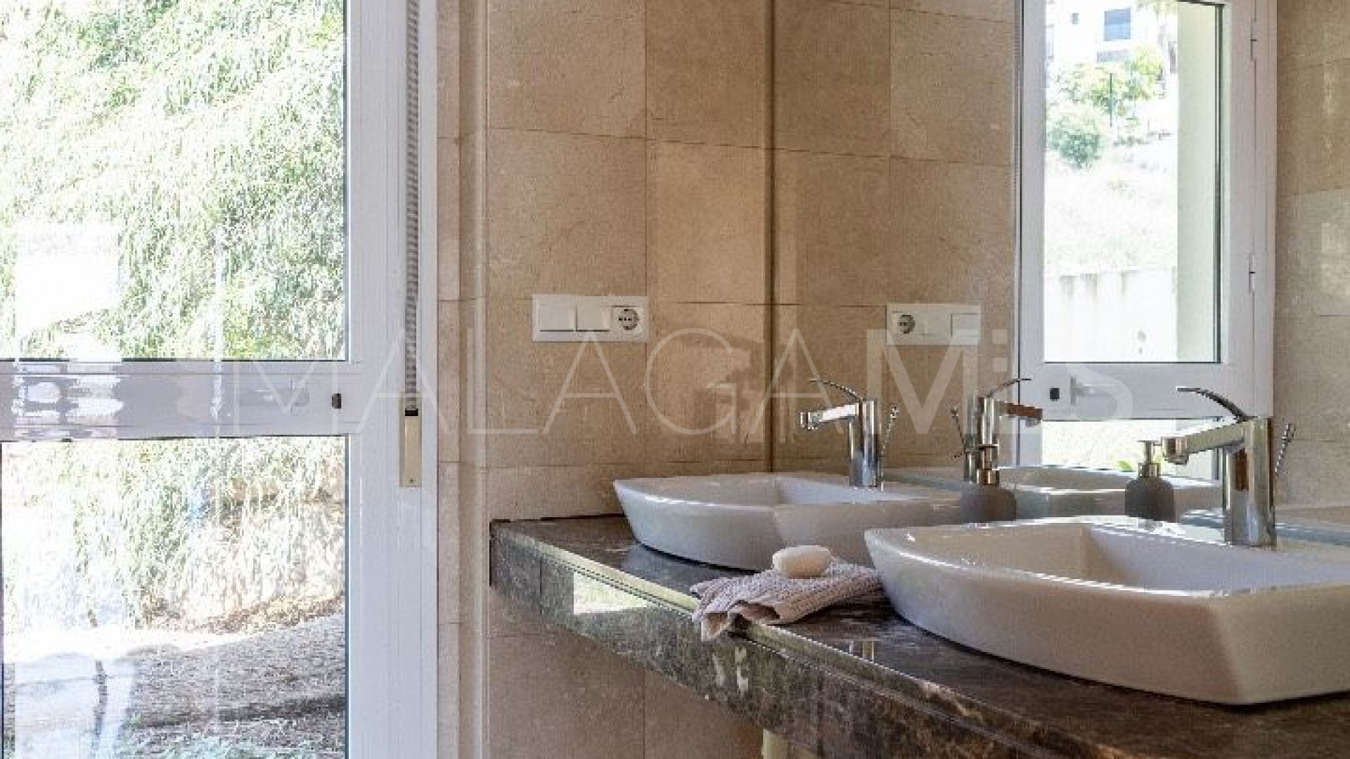 Villa for sale in Benalmadena