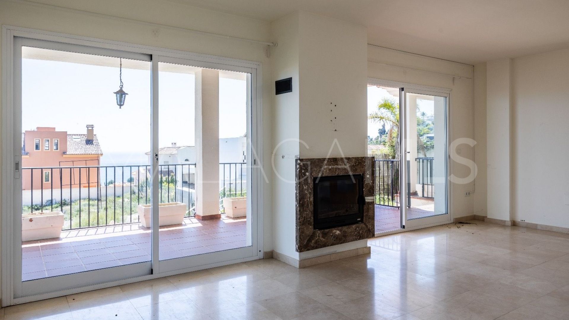 Villa for sale in Benalmadena