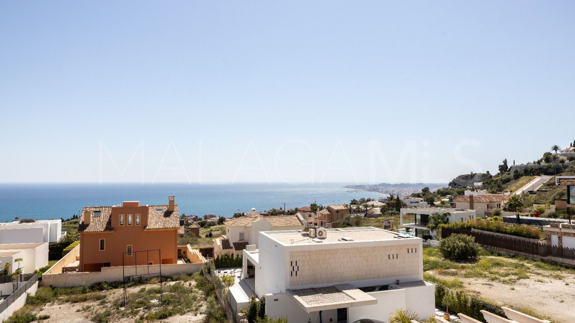 Villa for sale in Benalmadena