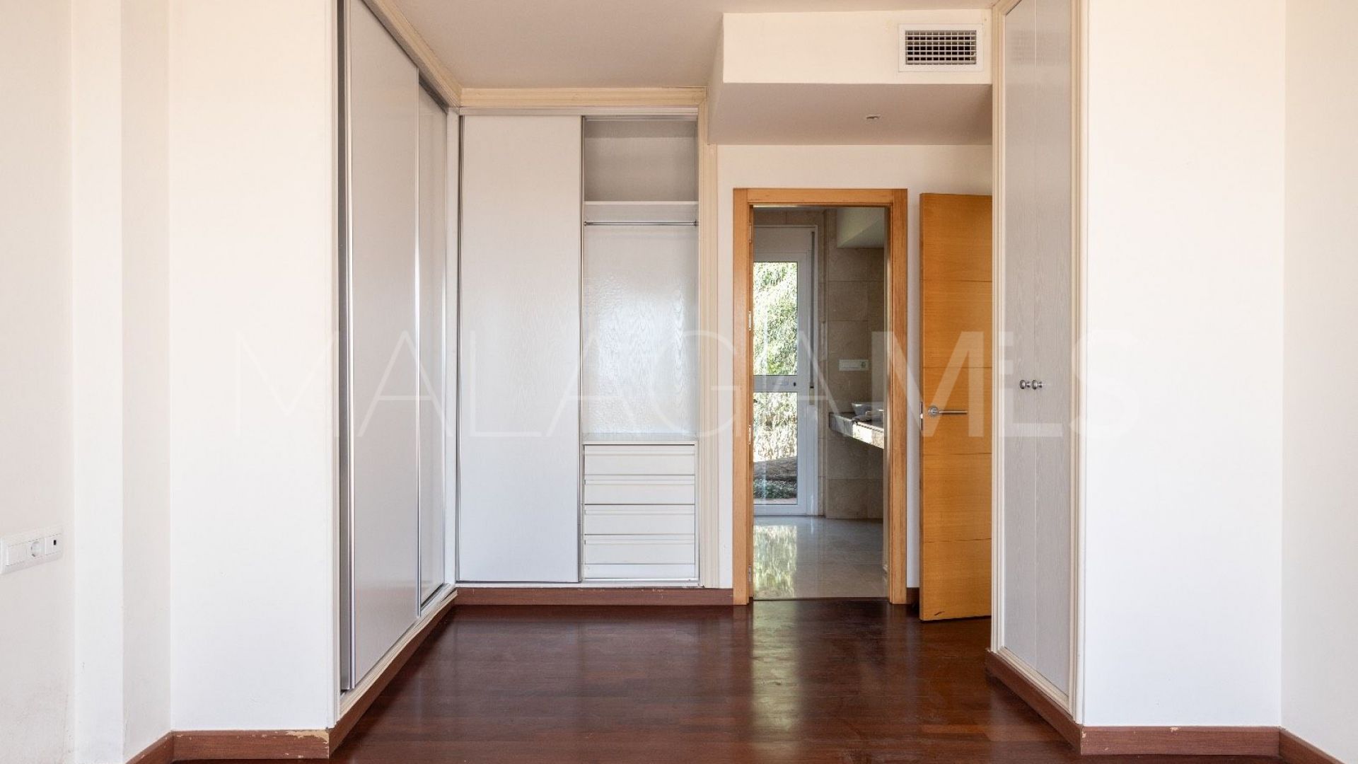 Villa for sale in Benalmadena