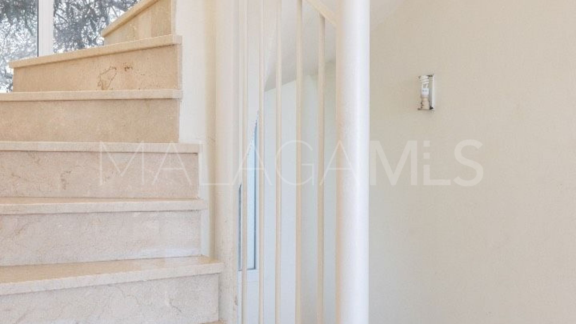 Villa for sale in Benalmadena