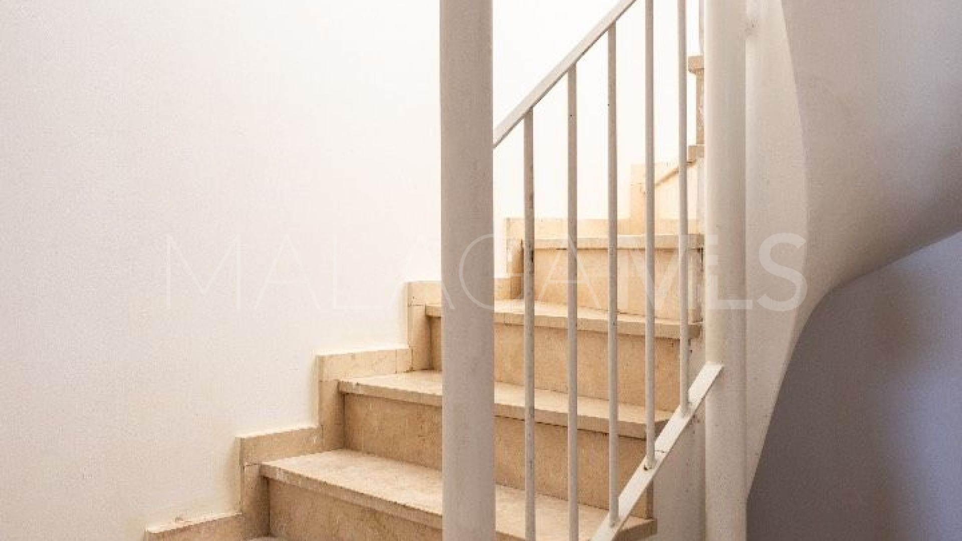 Villa for sale in Benalmadena