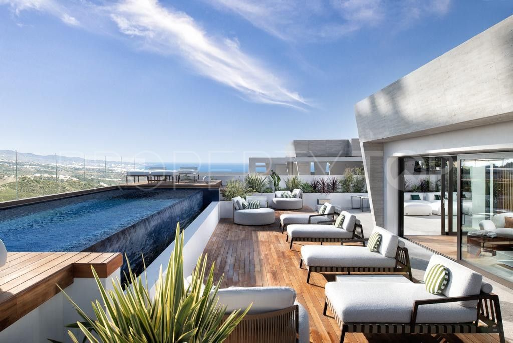 Apartment for sale in Marbella Golden Mile with 4 bedrooms